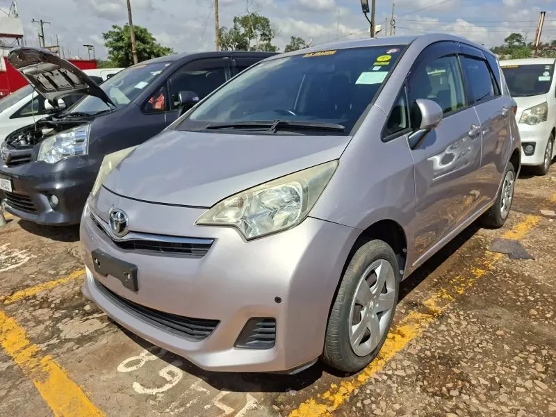 Toyota Ractis   - 2012