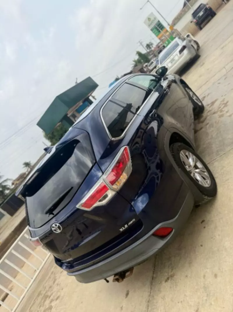 Toyota Highlander   - 2015