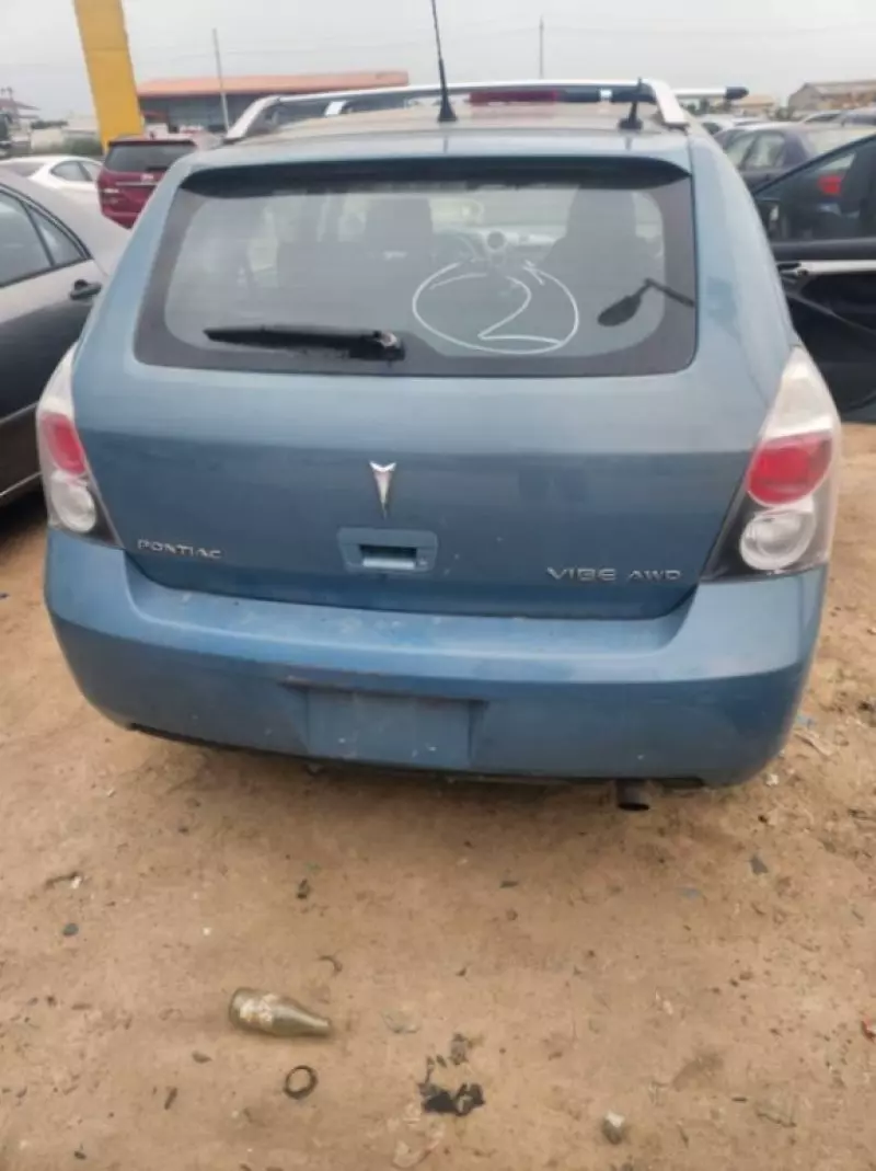 Pontiac Vibe   - 2008