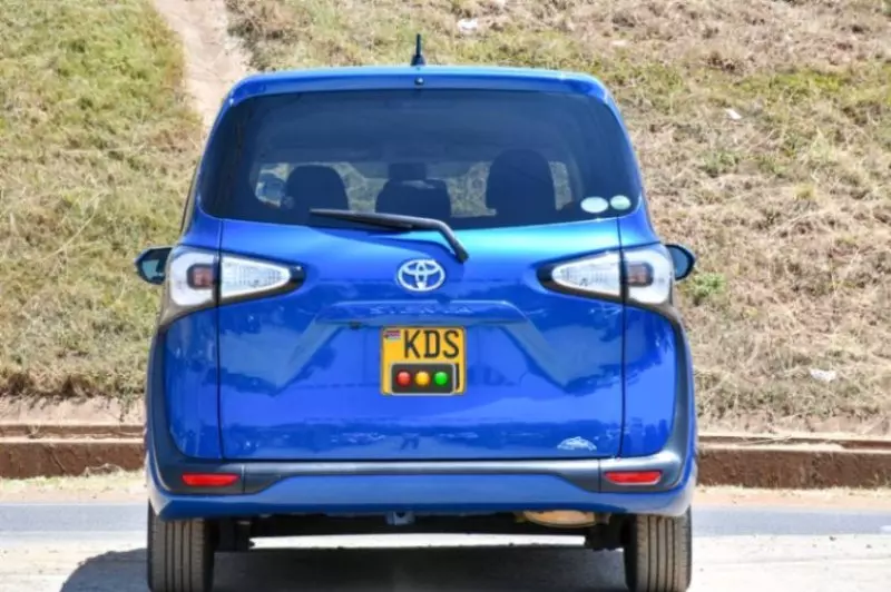 Toyota Sienta   - 2017