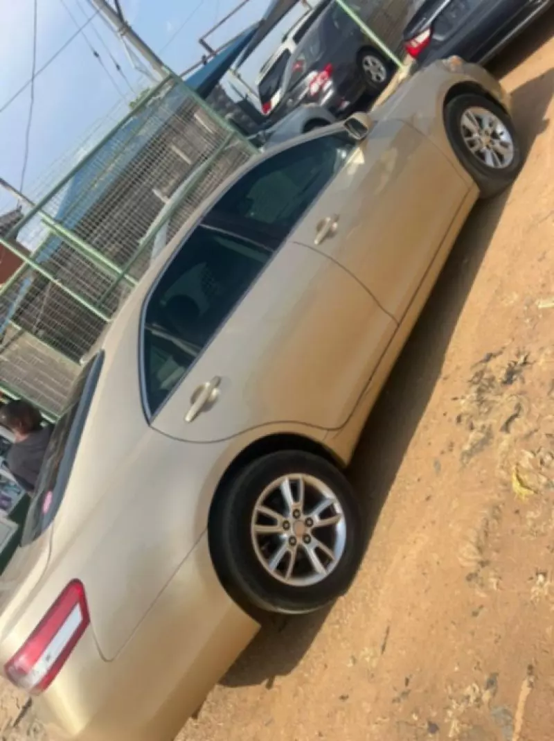 Toyota Camry   - 2010