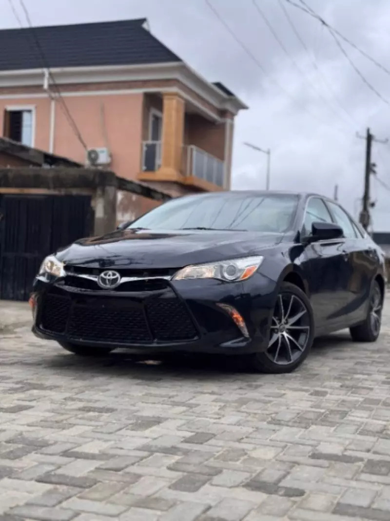 Toyota Camry   - 2016