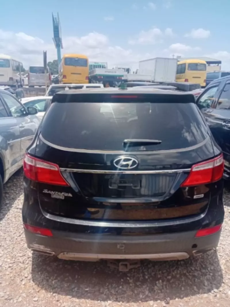 Hyundai Santa Fe   - 2013