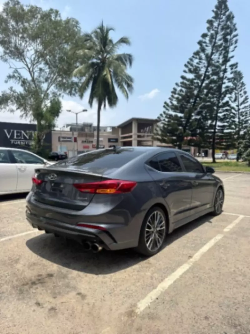 Hyundai Elantra   - 2018