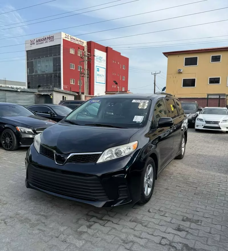 Toyota Sienna   - 2018