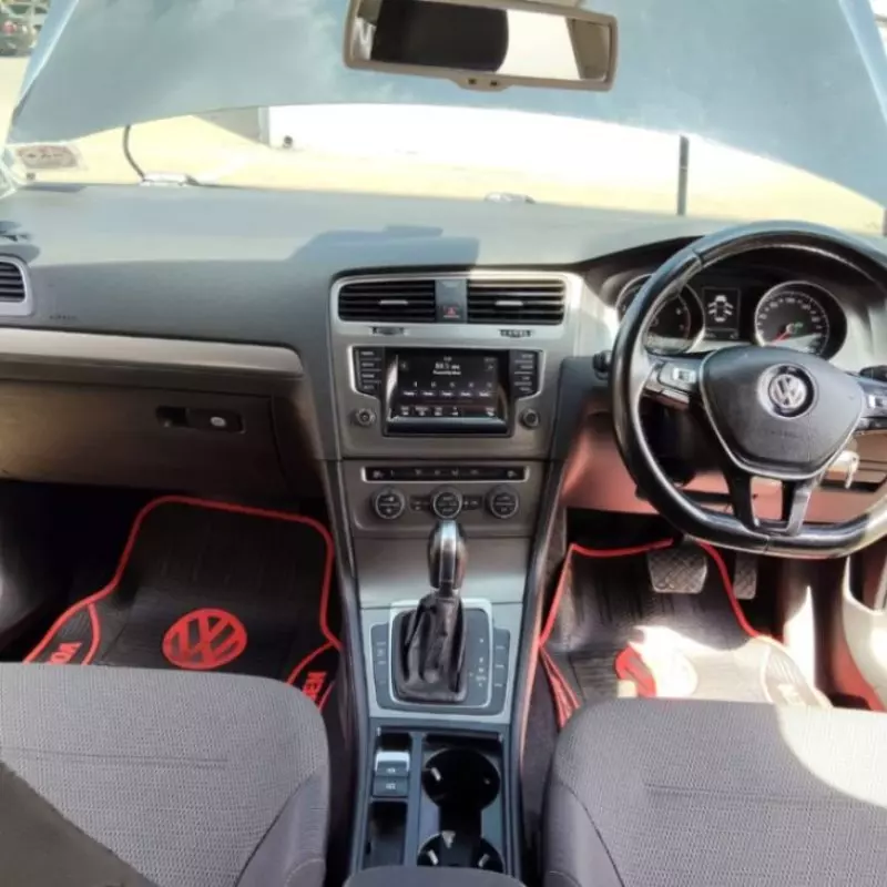 Volkswagen Golf   - 2014
