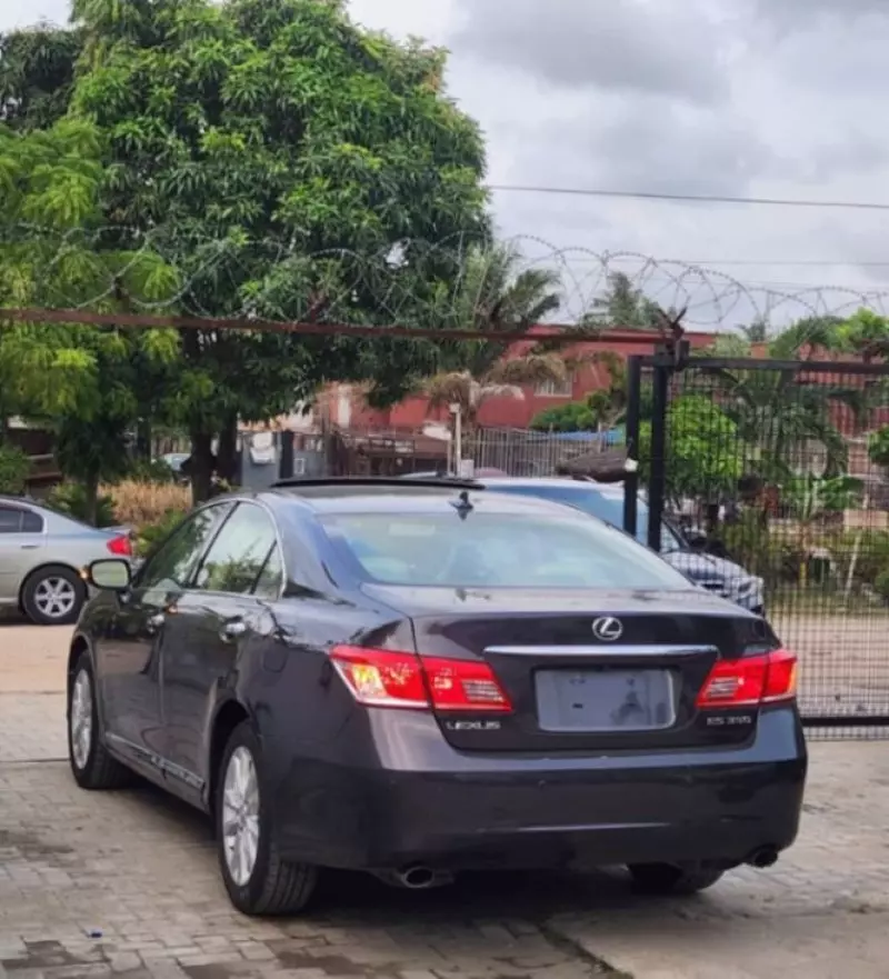 Lexus ES   - 2010