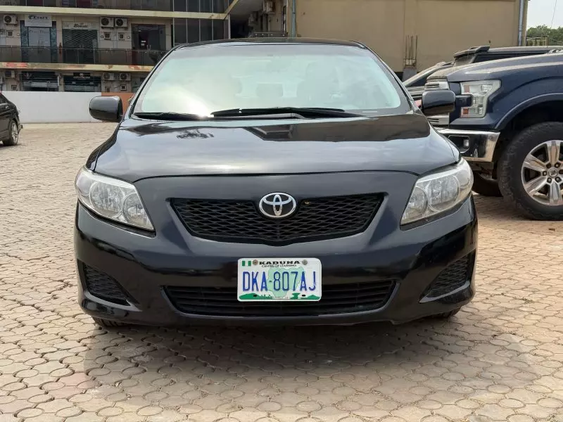 Toyota corolla   - 2010