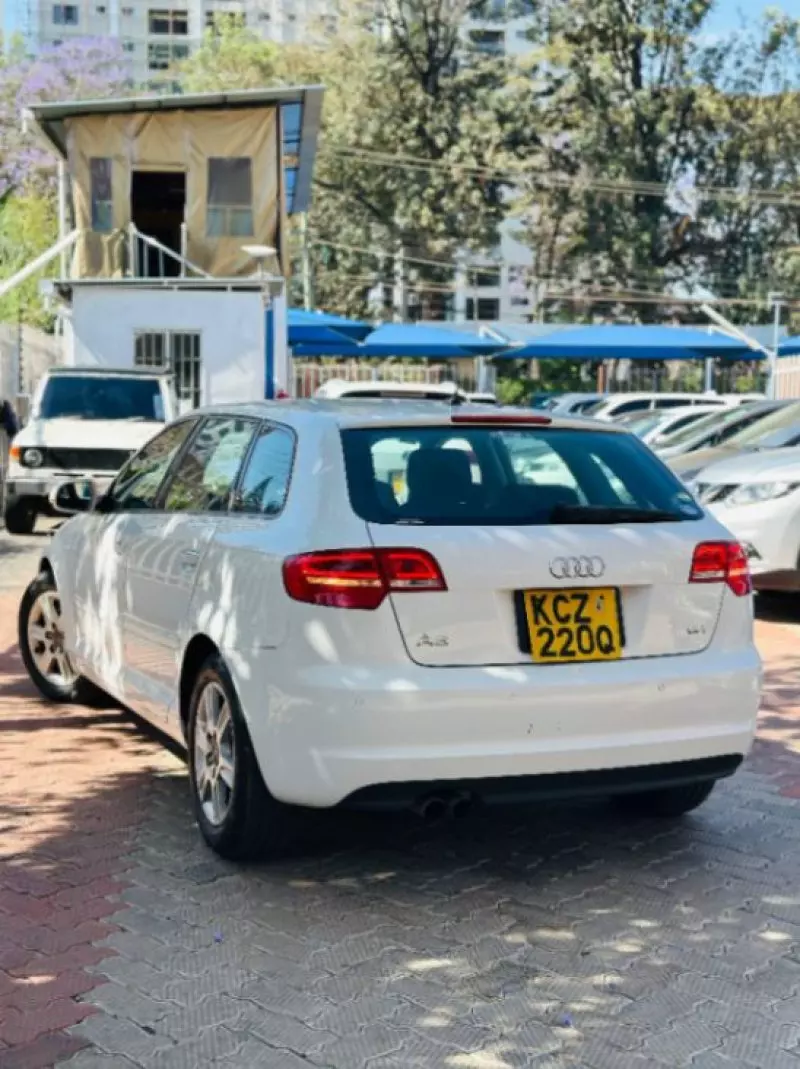 Audi A3   -