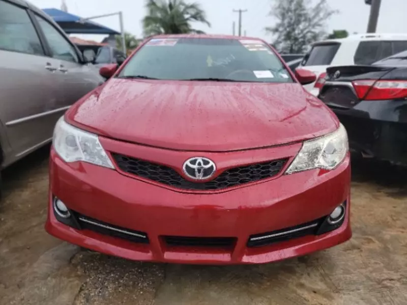 Toyota Camry   - 2013
