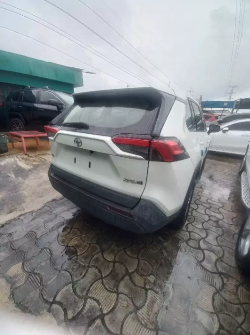Toyota RAV4   - 2020