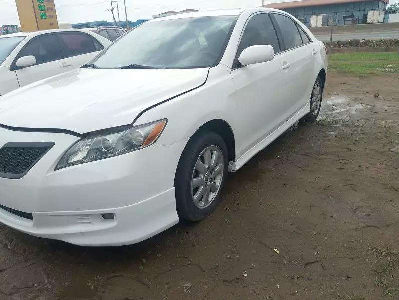 Toyota Camry   - 2009