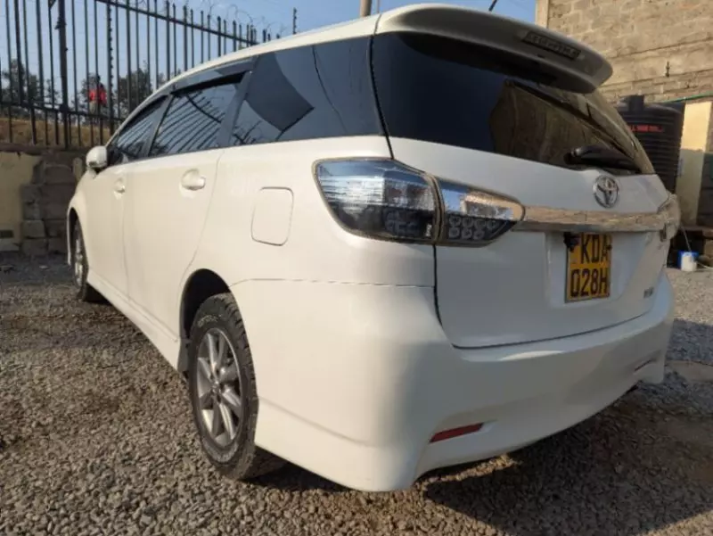 Toyota Wish   - 2013