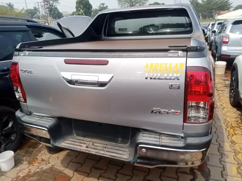 Toyota Hilux   - 2019