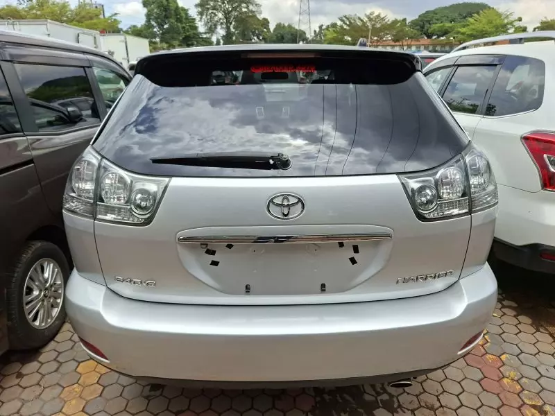 Toyota Harrier   - 2012