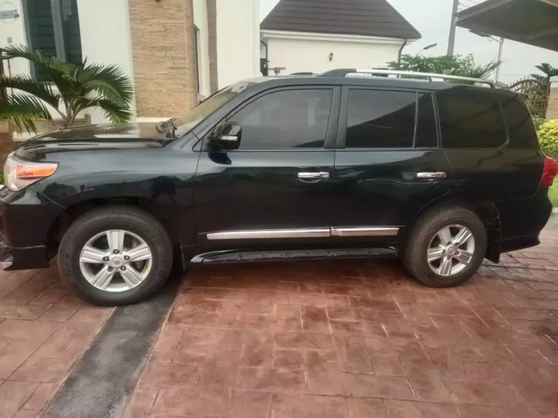Toyota Land Cruiser V8   - 2014