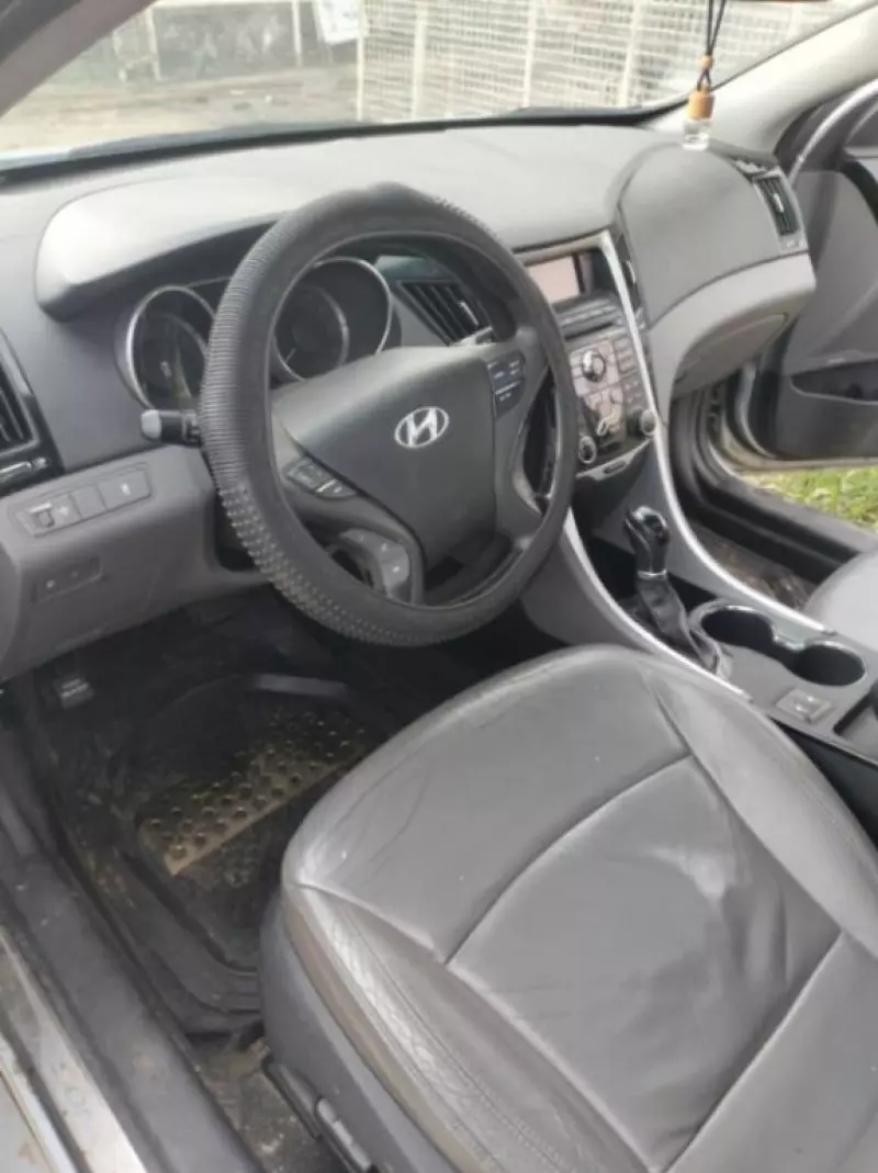Hyundai Sonata   - 2011