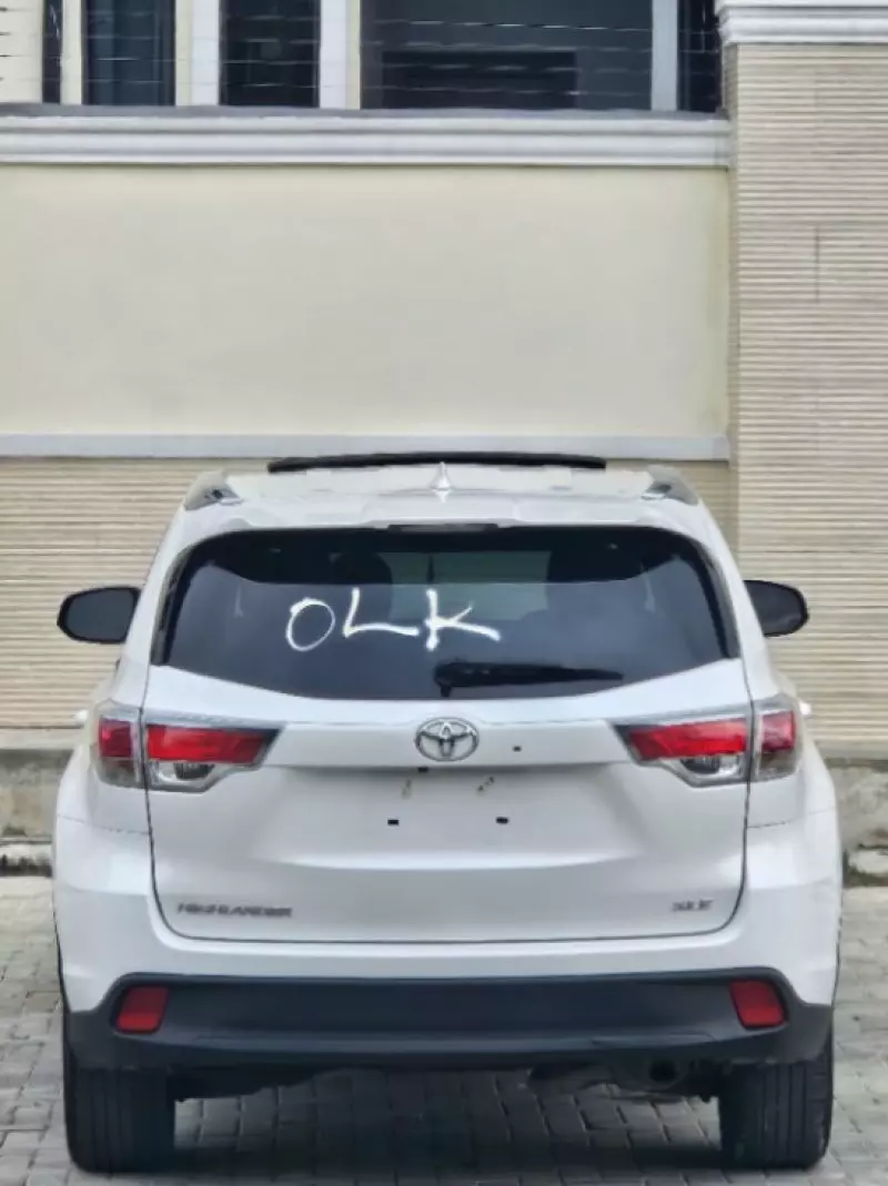 Toyota Highlander   - 2016