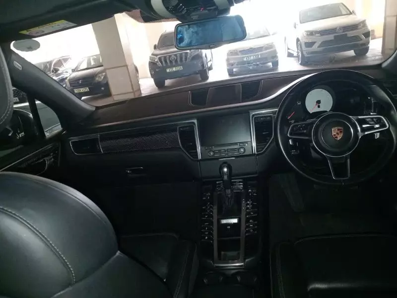PORSCHE Macan   - 2016