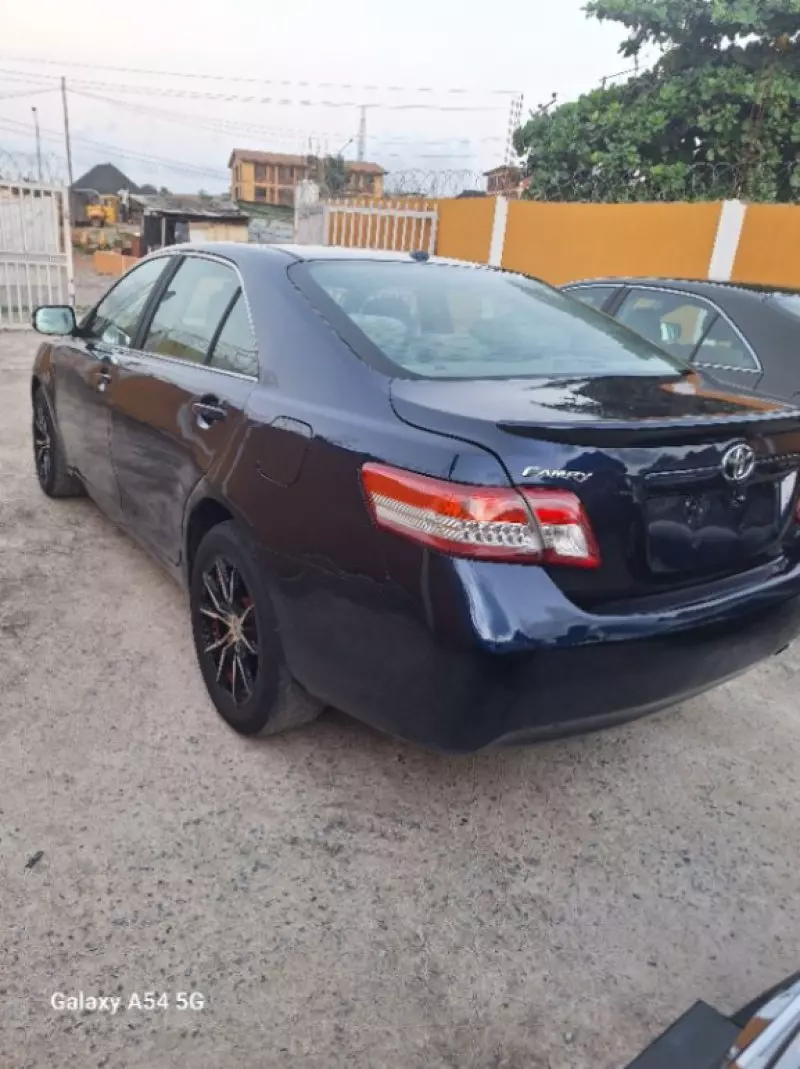 Toyota Camry   - 2010