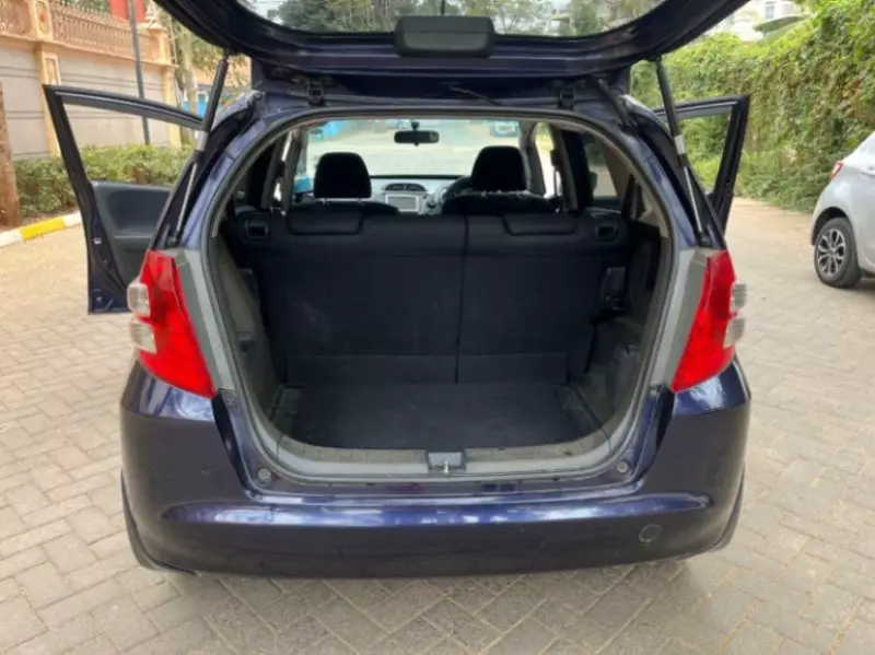 Honda Fit   - 2010