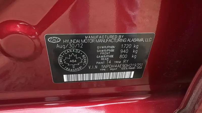 Hyundai Elantra   - 2013