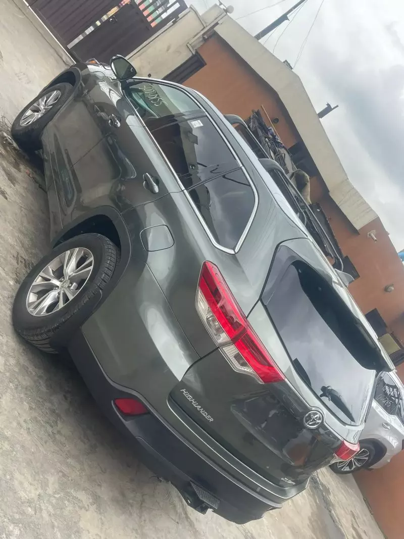 Toyota Highlander   - 2015