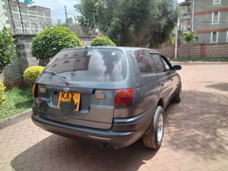 Toyota Caldina   - 1999