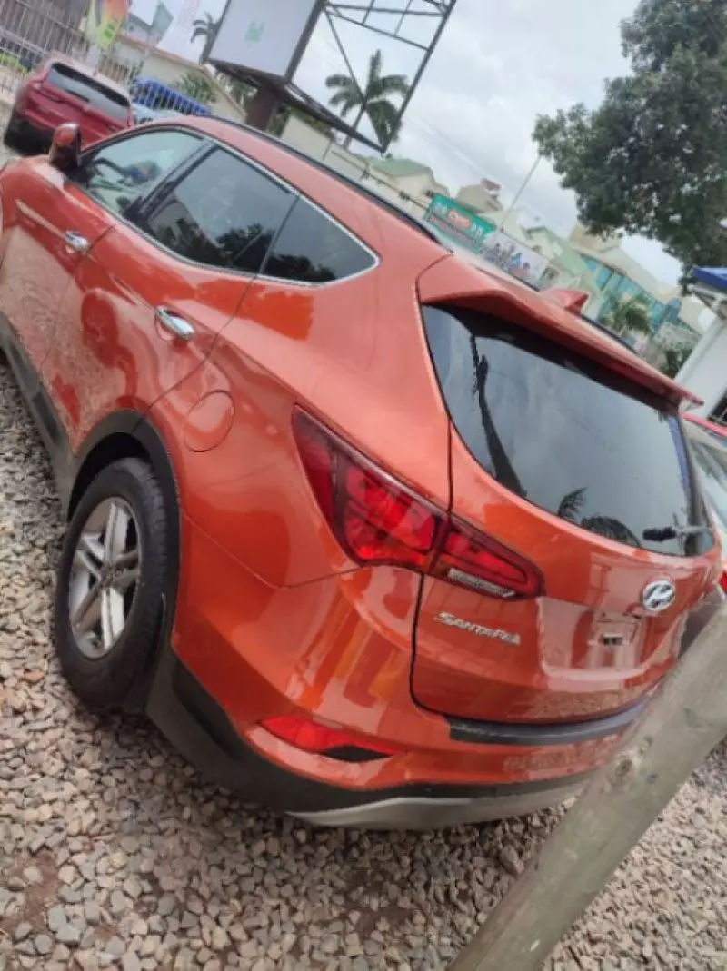 Hyundai Santa Fe   - 2017