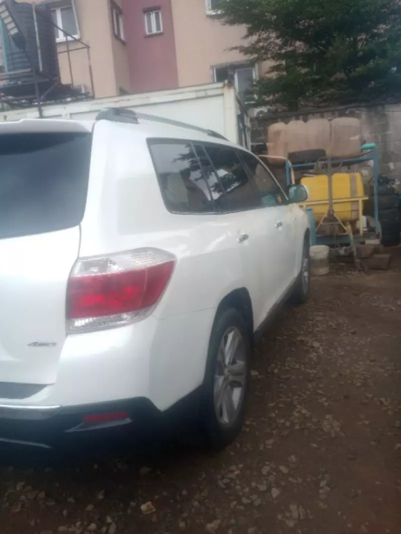 Toyota Highlander   - 2013