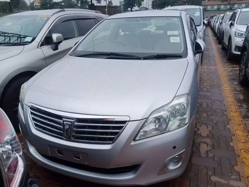 Toyota Premio    - 2012