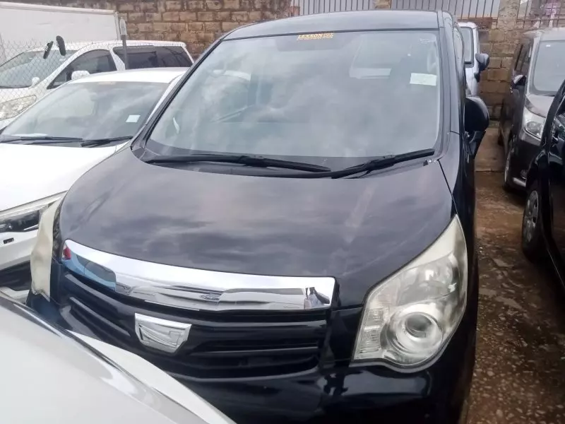 Toyota Noah   - 2012