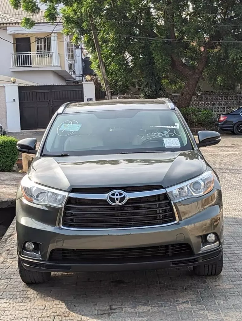 Toyota Highlander   - 2016