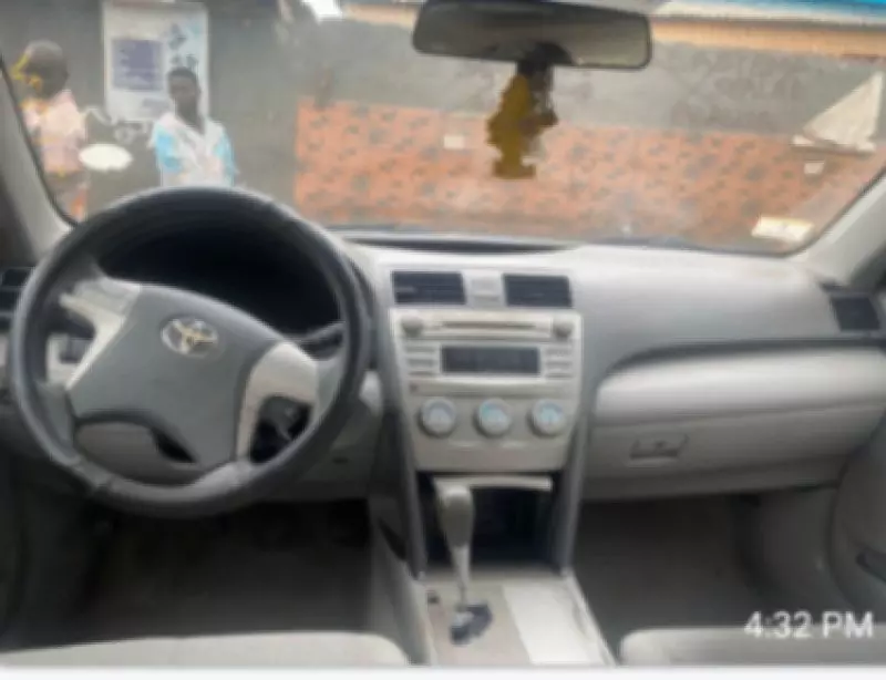 Toyota Camry   - 2011