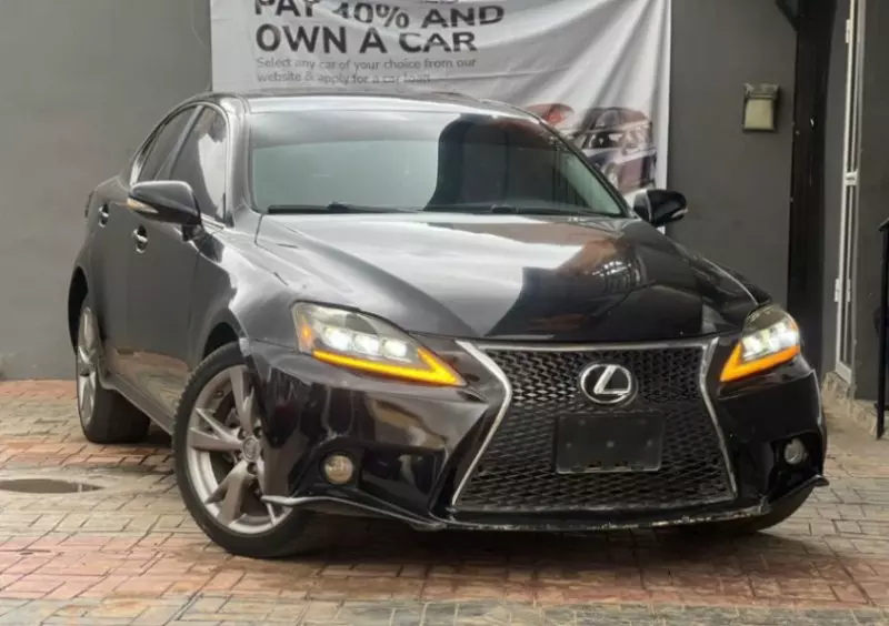 Lexus IS   - 2010