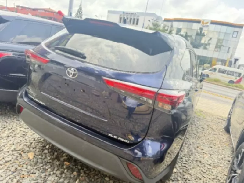 Toyota Highlander   - 2020