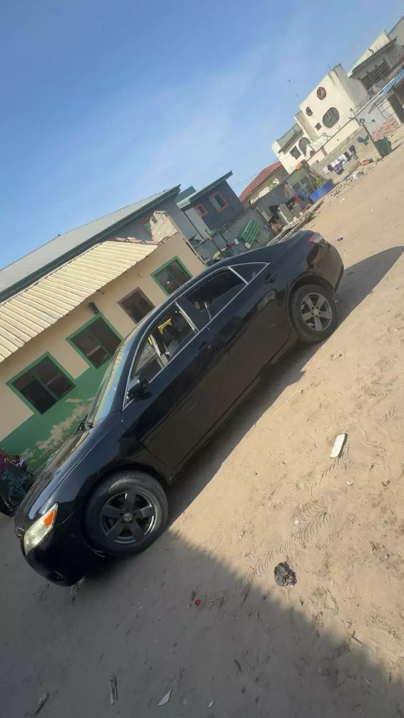 Toyota Camry   - 2011