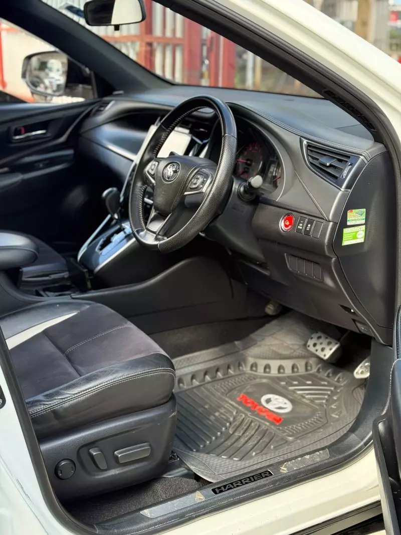 Toyota Harrier   - 2015