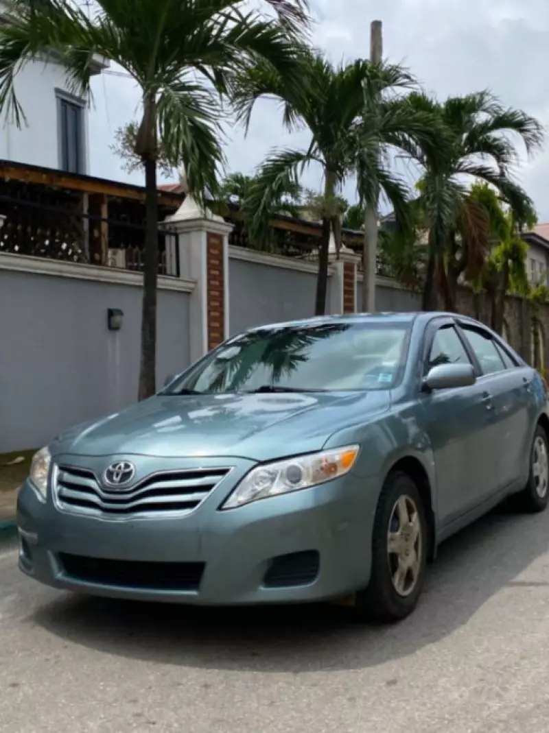 Toyota Camry   - 2010
