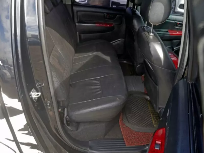 Toyota Hilux   - 2015