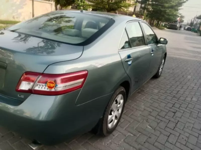 Toyota Camry   - 2011