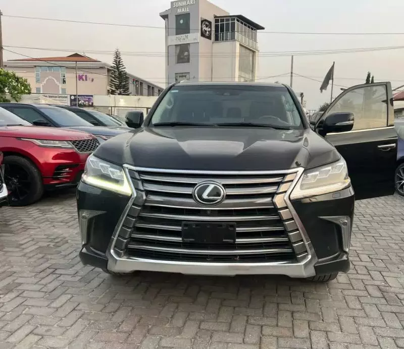 Lexus LX 570   - 2017