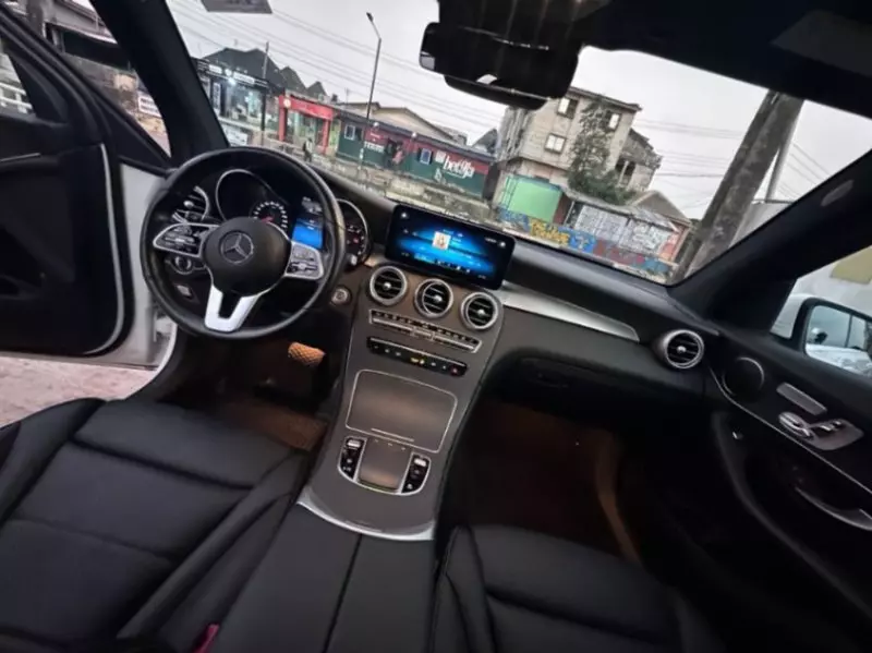 Mercedes-Benz GLC 300   - 2021