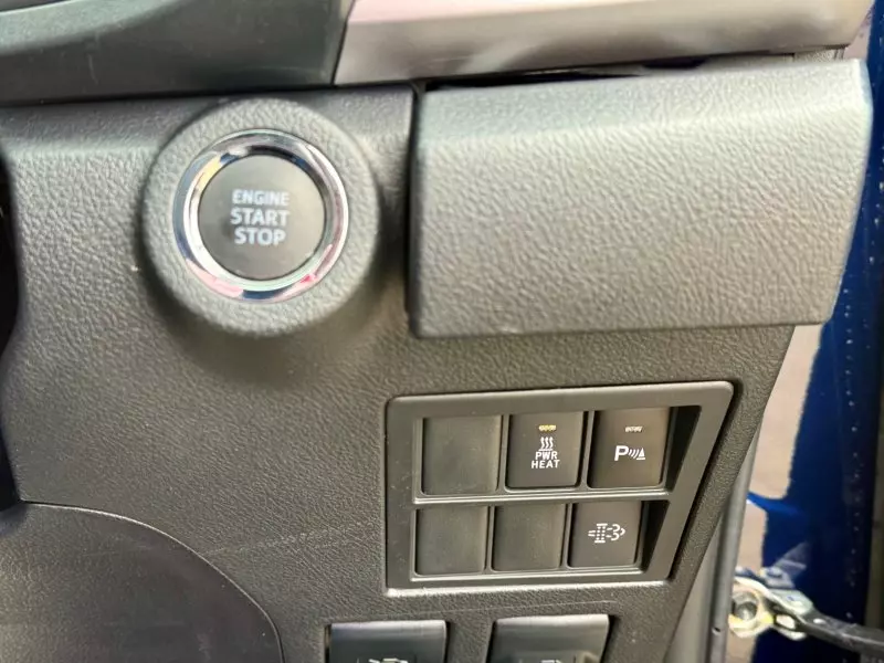 Toyota Hilux   - 2021