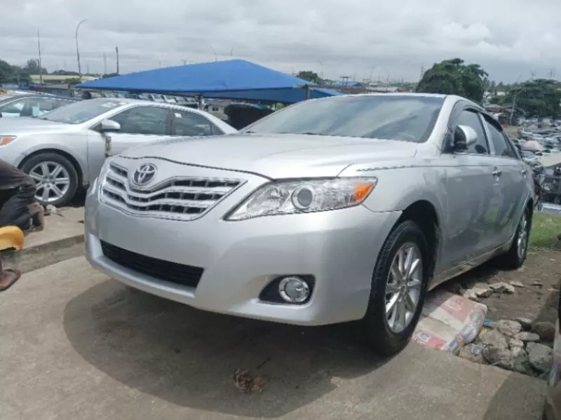 Toyota camry   - 2010