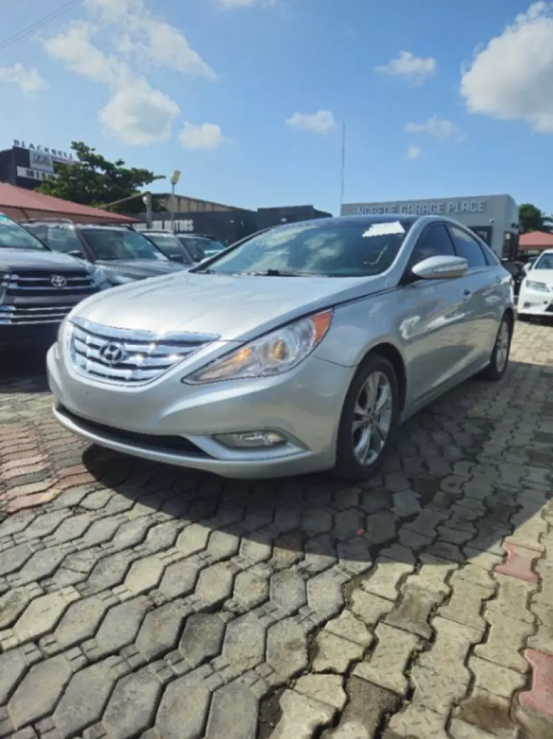 Hyundai Sonata   - 2013