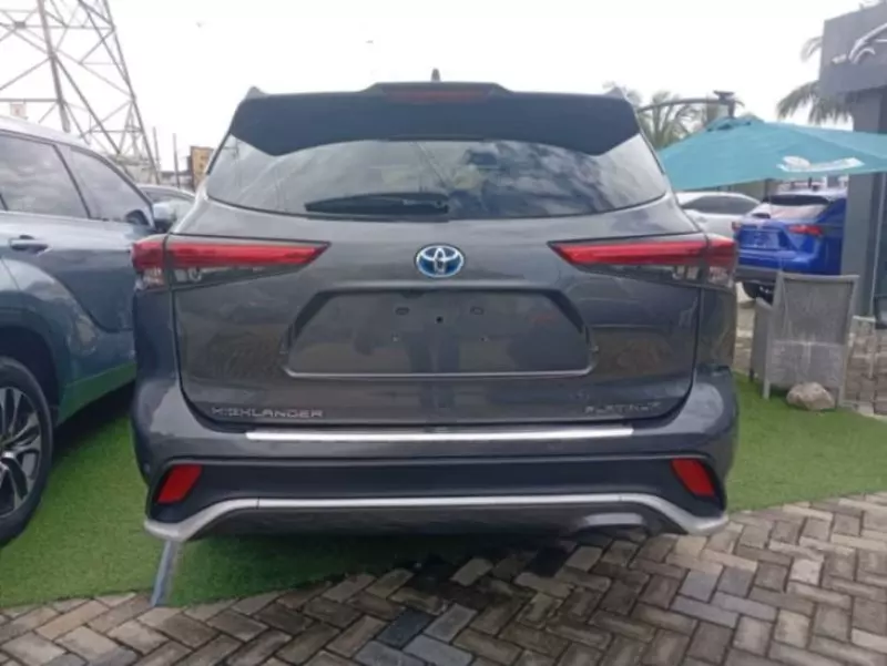Toyota Highlander   - 2021