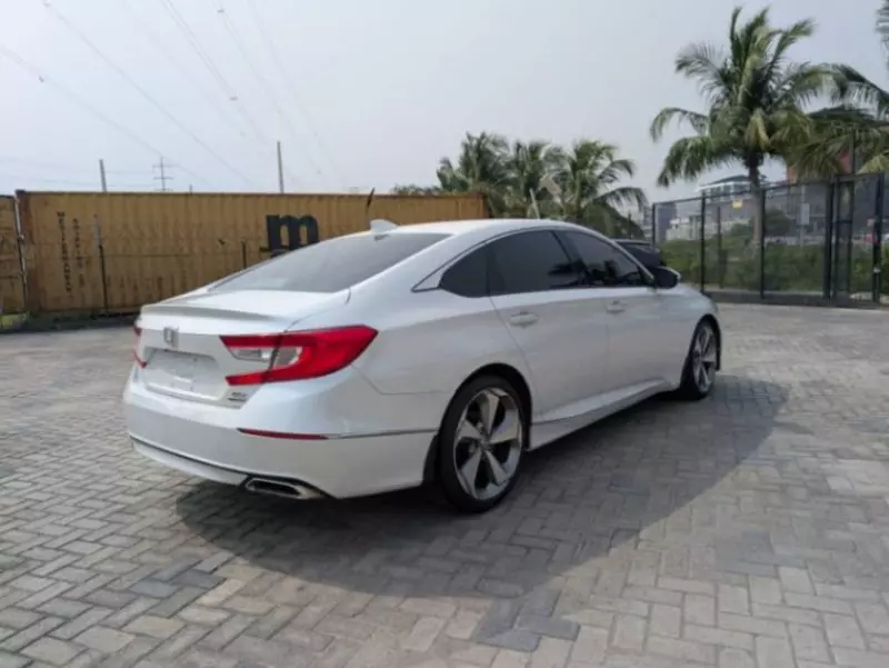 Honda Accord   - 2018