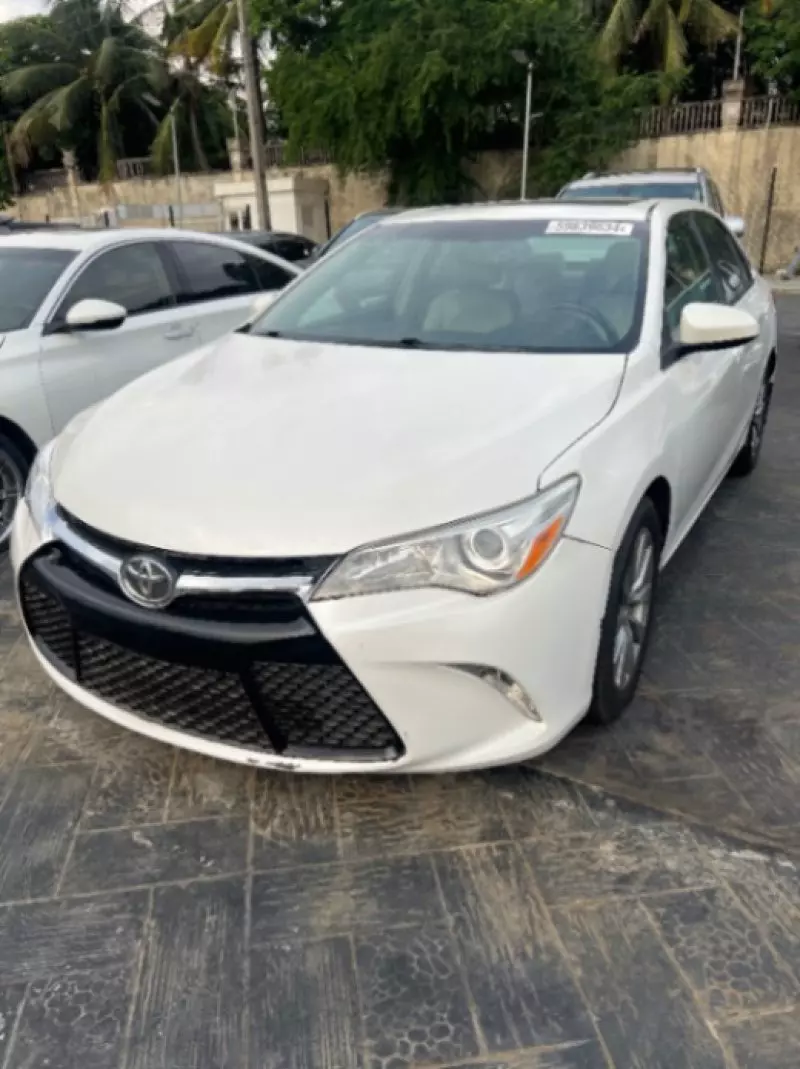 Toyota camry   - 2015