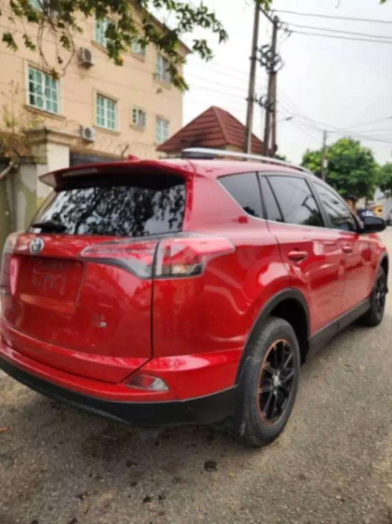 Toyota RAV 4   - 2017